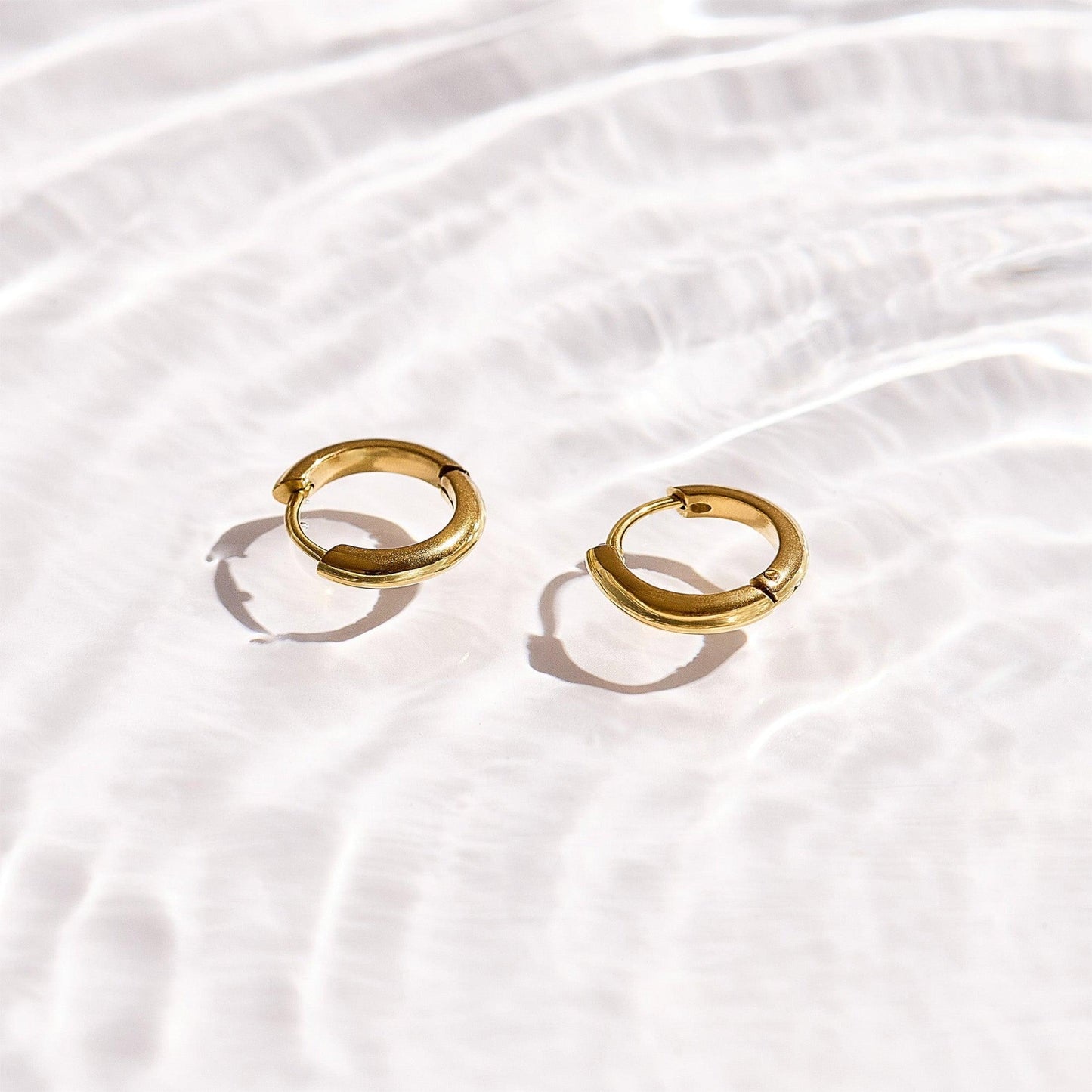 Smooth Curve Hoop Earrings - EVRYJEWELS